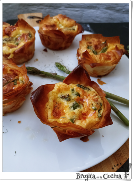 Miniquiche de filo con esparragos y salmon Miniquiche de filo con esparragos y salmon