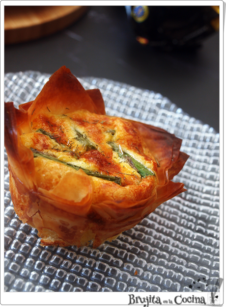 Miniquiche de filo con esparragos y salmon Miniquiche de filo con esparragos y salmon
