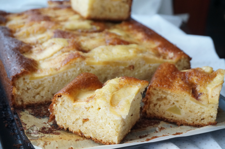 Coca de llanda con manzana Coca de llanda con manzana