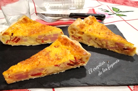 QUICHE LORRAINE CON PIQUILLOS Y CEBOLLA CARAMELIZADA QUICHE LORRAINE CON PIQUILLOS Y CEBOLLA CARAMELIZADA