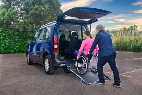 OK Mobility incorpora vehículos adaptados para personas con movilidad reducida a su oferta de movilidad