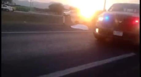 (video) Atacan a policías de investigación en la Carretera 57 a la altura de la Pila, uno muere