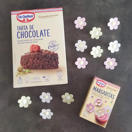 Tarta de chocolate al estilo francés con decorado floral