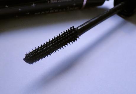 Lash Sensational Sky High Cosmic Black de Maybelline, color y volumen intensos Lash Sensational Sky High Cosmic Black de Maybelline, color y volumen intensos