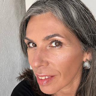 Recreando tendencias de maquillaje 2023 (II): Hyper glow Recreando tendencias de maquillaje 2023 (II): Hyper glow