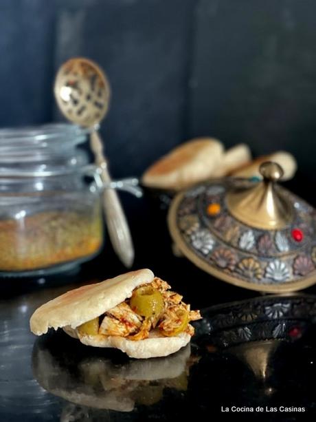Bazlama relleno de  Pollo, Aceitunas y Kahvaltilik Poy Baharat #CookingTheChef: Gastronomía de Vanguardia