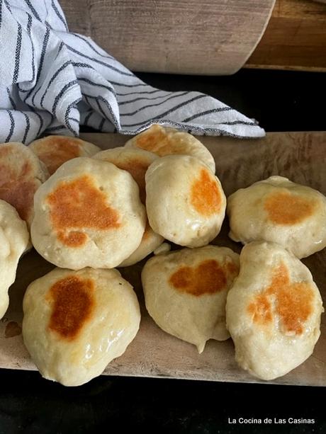 Bazlama relleno de  Pollo, Aceitunas y Kahvaltilik Poy Baharat #CookingTheChef: Gastronomía de Vanguardia