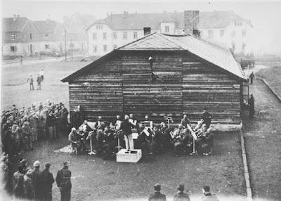 Orquesta compuesta por deportados, campo de Auschwitz ( Voivodato de Pequeña Polonia). Polonia, 1940-1945.