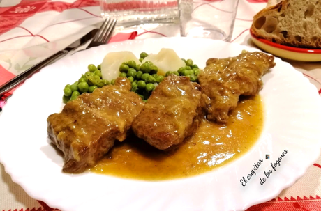 TERNERA EN SALSA DE CEBOLLA TERNERA EN SALSA DE CEBOLLA