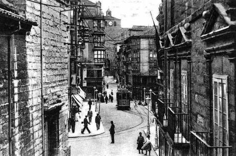 El tranvía por la Plaza Vieja