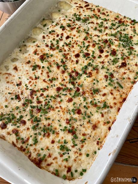 Espárragos frescos gratinados con salsa bechamel y queso parmesano