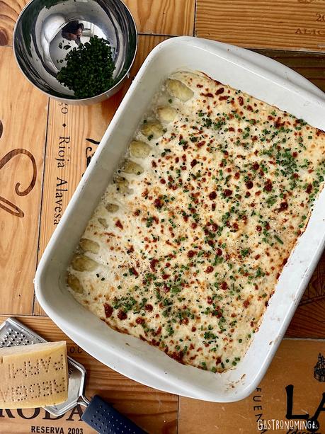 Espárragos frescos gratinados con salsa bechamel y queso parmesano