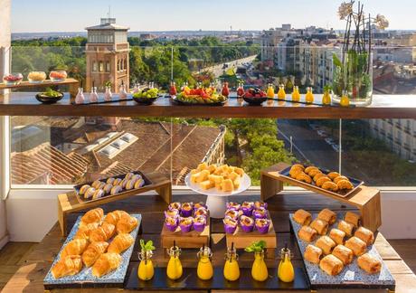 Madrid se disfruta en la terraza El Cielo de Alcalá (y su hotel)