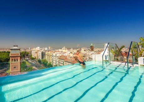Madrid se disfruta en la terraza El Cielo de Alcalá (y su hotel)