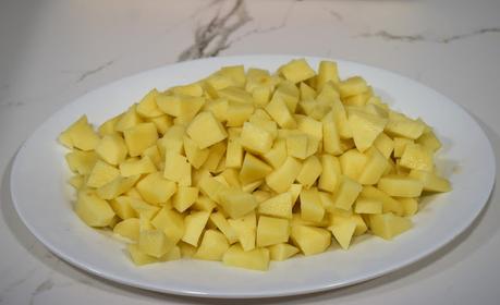 Tortilla de patatas y pimientos rojos con queso de cabra