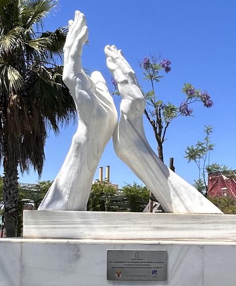 Monumentos a los trabajadores de la sanidad de Andalucía.