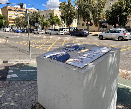 Monumento homenaje al artista José Pérez Ocaña.