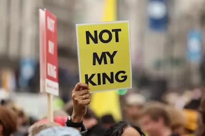 Vítores, lluvias y protestas antimonárquicas en Londres.