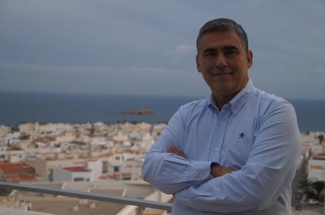 JF Sánchez: «El protagonista de mi novela es una mezcla entre James Bond y Hércules Poirot»