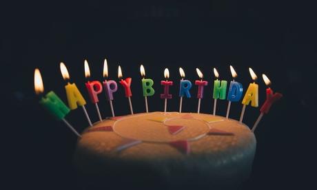 tarta con velas de cumpleaños para niños