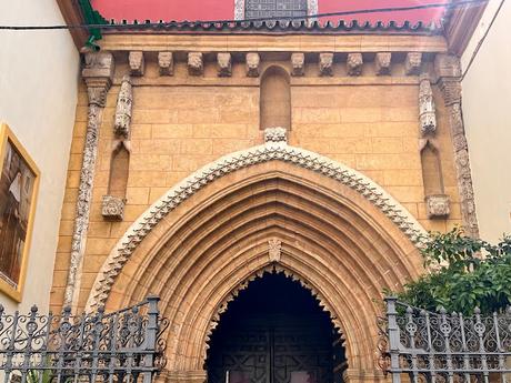 La iglesia de San Juan de la Palma (2): la entrada principal de la calle Feria.