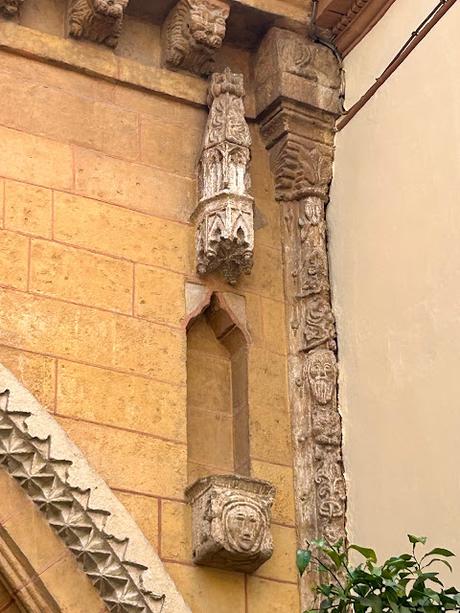 La iglesia de San Juan de la Palma (2): la entrada principal de la calle Feria.