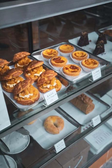 NA- Almuerzo- Café Midway - Panecillos de piña Tartas de huevo