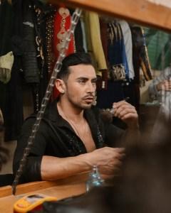 Os invitamos a colaros en el ritual de maquillaje de nuestros artistas!