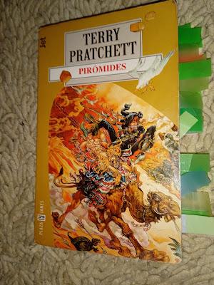 Saga Mundodisco VII: Pirómides, de Terry Pratchett