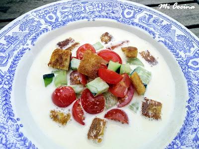 GAZPACHUELO FRíO CON PEPINO Y TOMATE  AL ESTILO DE ALMERIA