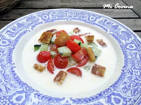 GAZPACHUELO FRíO CON PEPINO Y TOMATE  AL ESTILO DE ALMERIA
