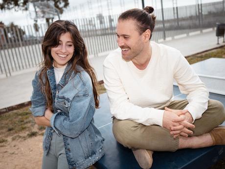 Eva Sola desborda pop nostálgico en sus ‘Cicatrices’