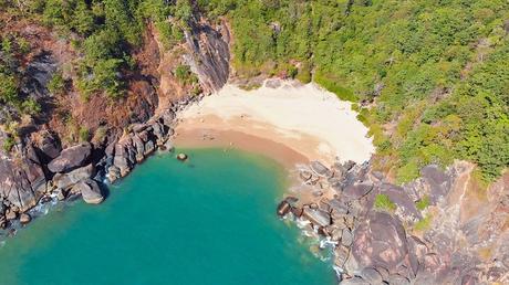 14 mejores playas en Goa Vista aérea de la apartada playa Butterfly