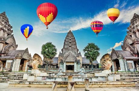 Globos sobre los templos de Angkor Wat
