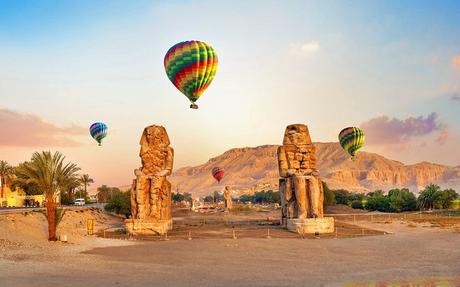 Globos de aire caliente sobre el Collosi de Memnon, Luxor.