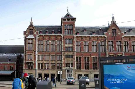 El Teorema de Pitágoras en la Estación de Ámsterdam El Teorema de Pitágoras en la Estación de Ámsterdam