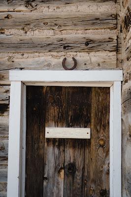 Herradura sobre una puerta