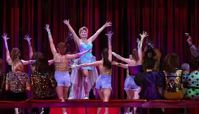 Trato De Favor. De Zarzuelas,  Mocatrices Y La Cofradía De La Perpetua Indignación.