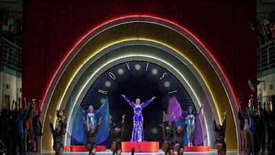 Trato De Favor. De Zarzuelas,  Mocatrices Y La Cofradía De La Perpetua Indignación.