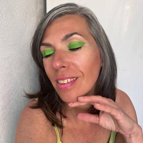 Recreando tendencias de maquillaje 2023 (IV): Ojos intensos en verde 03