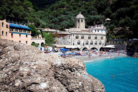 Playas más hermosas de Liguria: Monasterio de San Fruttuoso Di Capodimonte a través de Camogli