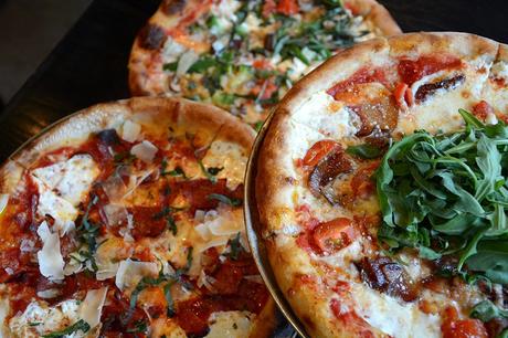 Coals Artisan Pizza en Louisville