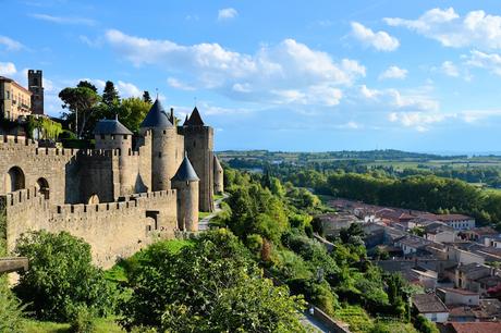 Hermosa fortaleza en la cima de una colina de Carcassonne