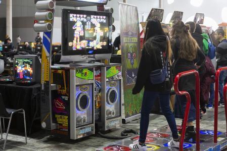Comienza campeonato de baile con máquinas de Arcade