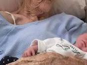 anciana años abraza antes morir bisnieta recién nacida.