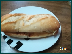 Bocadillo de tortilla de patatas con queso