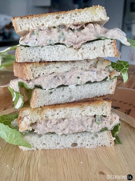 Sándwich de atún, una versátil y sabrosa opción para disfrutar en cualquier momento Sándwich de atún, una versátil y sabrosa opción para disfrutar en cualquier momento