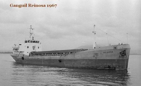 1967:el gánguil «Reinosa» en la bahía