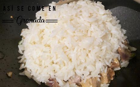 Atún con arroz al estilo asiático