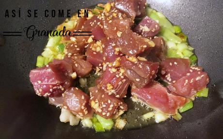 Atún con arroz al estilo asiático